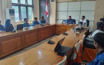 Bupati Boalemo, Rum Pagau saat melaksanakan Entry Meeting Kemudahan Perizinan Daerah bersama BPKP Gorontalo.(Foto Prokopim)