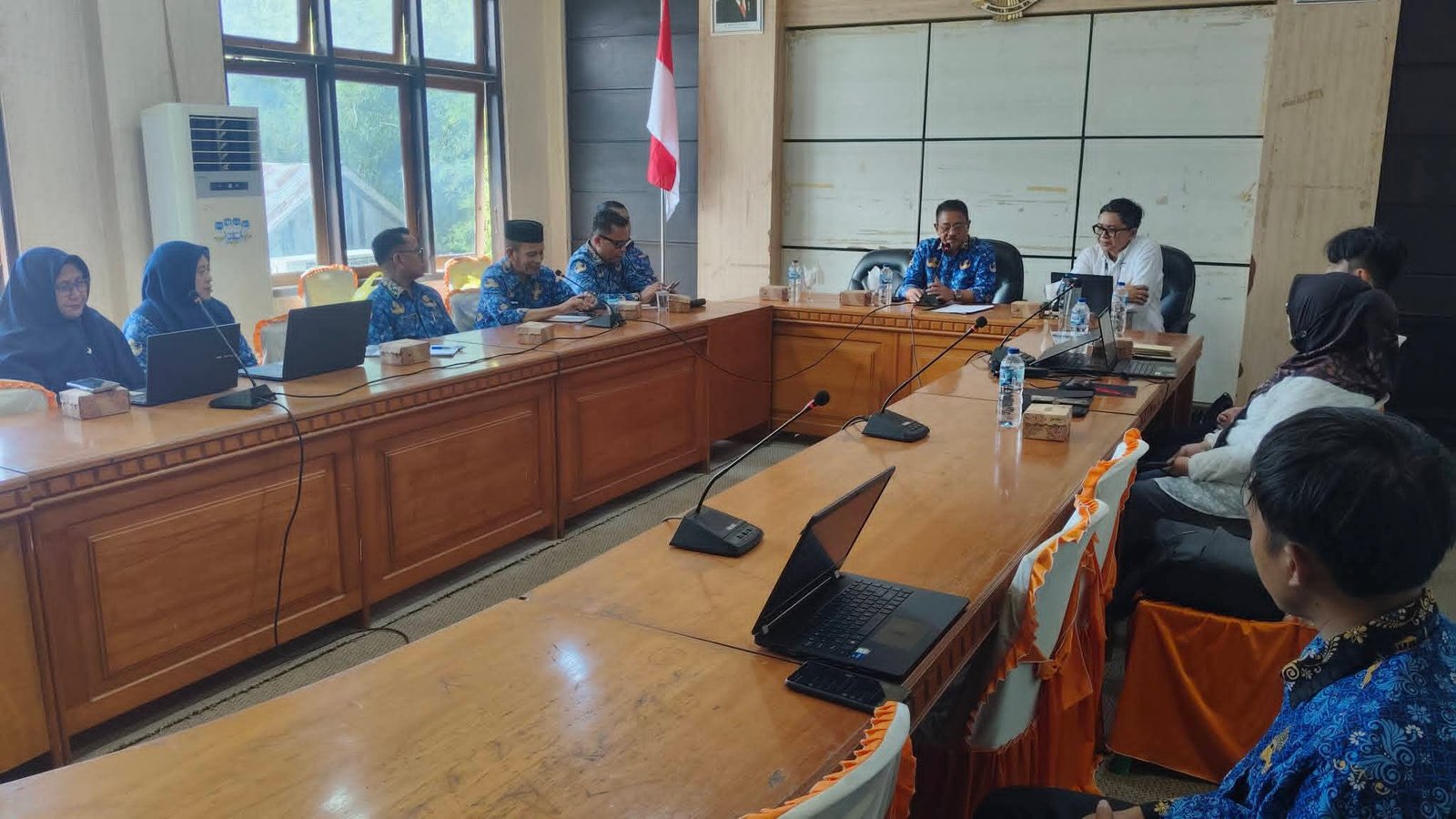 Bupati Boalemo, Rum Pagau saat melaksanakan Entry Meeting Kemudahan Perizinan Daerah bersama BPKP Gorontalo.(Foto Prokopim)