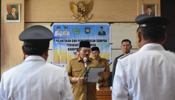 Lantik Pj Kades Mustika dan Saripi, Bupati Boalemo Tekankan Sinergitas Desa