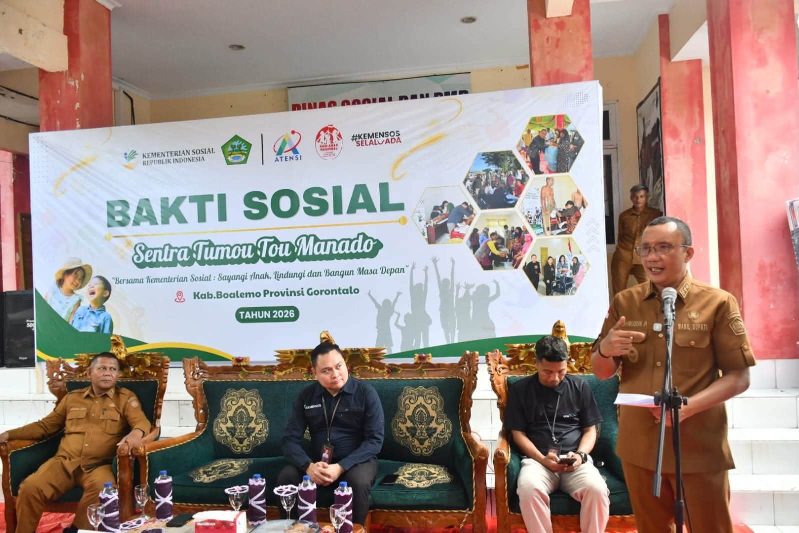 Wakil Bupati Boalemo, Lahmuddin Hambali saat menghadiri Bakti Sosial penyerahan bantuan ATENSI dari Kemensos RI.(Foto Prokopim)