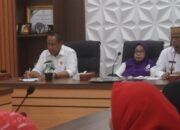 Ismet Mile, saat memimpin Rapat Koordinasi dan Persiapan Penilaian Posyandu Tingkat Provinsi Gorontalo di Ruang Rapat Bupati Bone Bolango, Senin, 3 Agustus 2026.