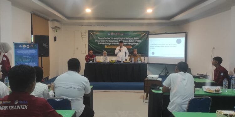 Sekretaris Daerah Kabupaten Bone Bolango, Iwan Mustapa, saat membuka sosialisasi pemanfaatan teknologi digital untuk PHBS di Hotel Toewawa, Senin, 3 Agustus 2026.