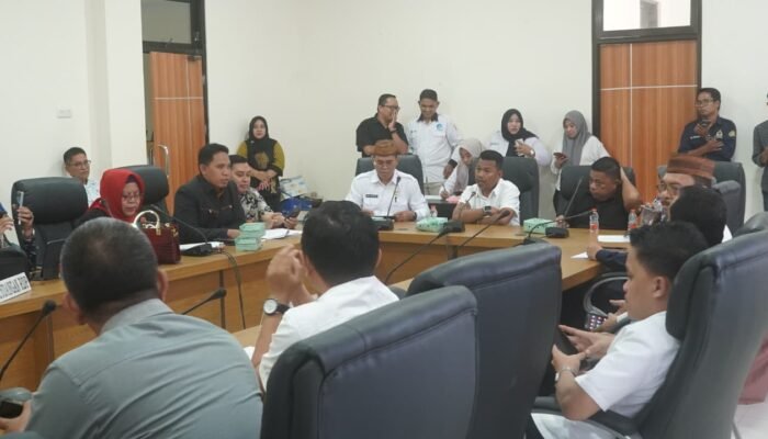 RDP dengan DPRD, Iwan Mustapa Beberkan Alasan Penonaktifan Kades Toto Utara