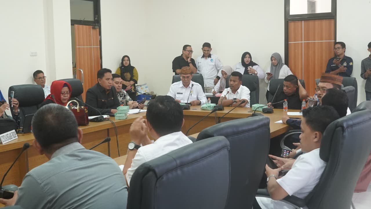 DPRD Bone Bolango Gelar RDP Bersama Pemerintah Daerah Terkait Penonaktifan Kades Toto Utara (Sumber Foto : Diskominfo Bone Bolango)