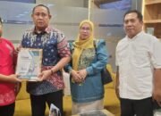 Asisten II Bidang Ekonomi, Pembangunan dan Sumber Daya Alam Setda Kabupaten Bone Bolango, Yusbar Ismail, bersama Kepala Bappeda Litbang Bone Bolango, Sri Mulyani Lalijo, melakukan kunjungan kerja ke Kementerian Kehutanan Republik Indonesia, Rabu, 12 Agustus 2026.