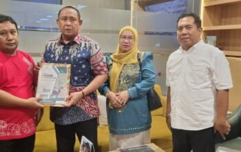 Asisten II Bidang Ekonomi, Pembangunan dan Sumber Daya Alam Setda Kabupaten Bone Bolango, Yusbar Ismail, bersama Kepala Bappeda Litbang Bone Bolango, Sri Mulyani Lalijo, melakukan kunjungan kerja ke Kementerian Kehutanan Republik Indonesia, Rabu, 12 Agustus 2026.