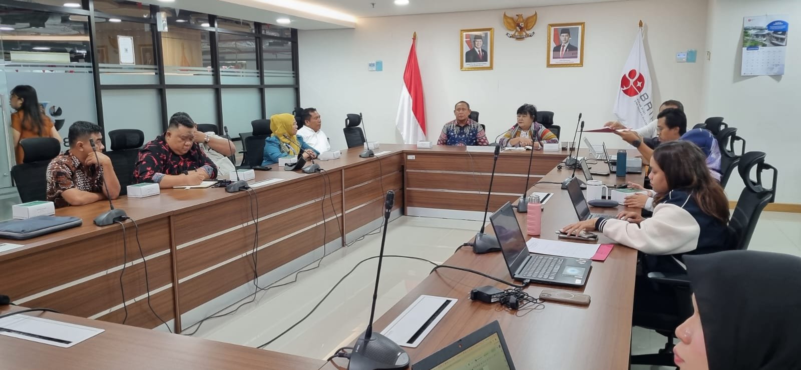 kunjungan kerja Asisten II Bidang Ekonomi, Pembangunan dan Sumber Daya Alam Setda Bone Bolango, Yusbar Ismail, bersama Kepala Bappeda Litbang Bone Bolango, Sri Mulyani Lalijo, ke Kantor BRIN di Jakarta, Rabu, 12 Agustus 2026.