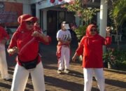 Ketua Dharma Wanita Persatuan (DWP) Kabupaten Bone Bolango, dr. Nurliana Iwan Mustapa mengikuti olahraga bersama DWP Provinsi Gorontalo, dalam rangka pemberdayaan pola hidup aktif, di Halaman Rumah Dinas Sekretaris Daerah Provinsi Gorontalo, Jumat, 14 Agustus 2026.