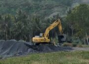 Alat berat PETI keruk kawasan Pasir Putih, Desa Pilomonu, Gorontalo (Dokumentasi Warga)