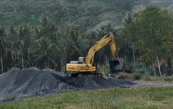 Alat berat PETI keruk kawasan Pasir Putih, Desa Pilomonu, Gorontalo (Dokumentasi Warga)