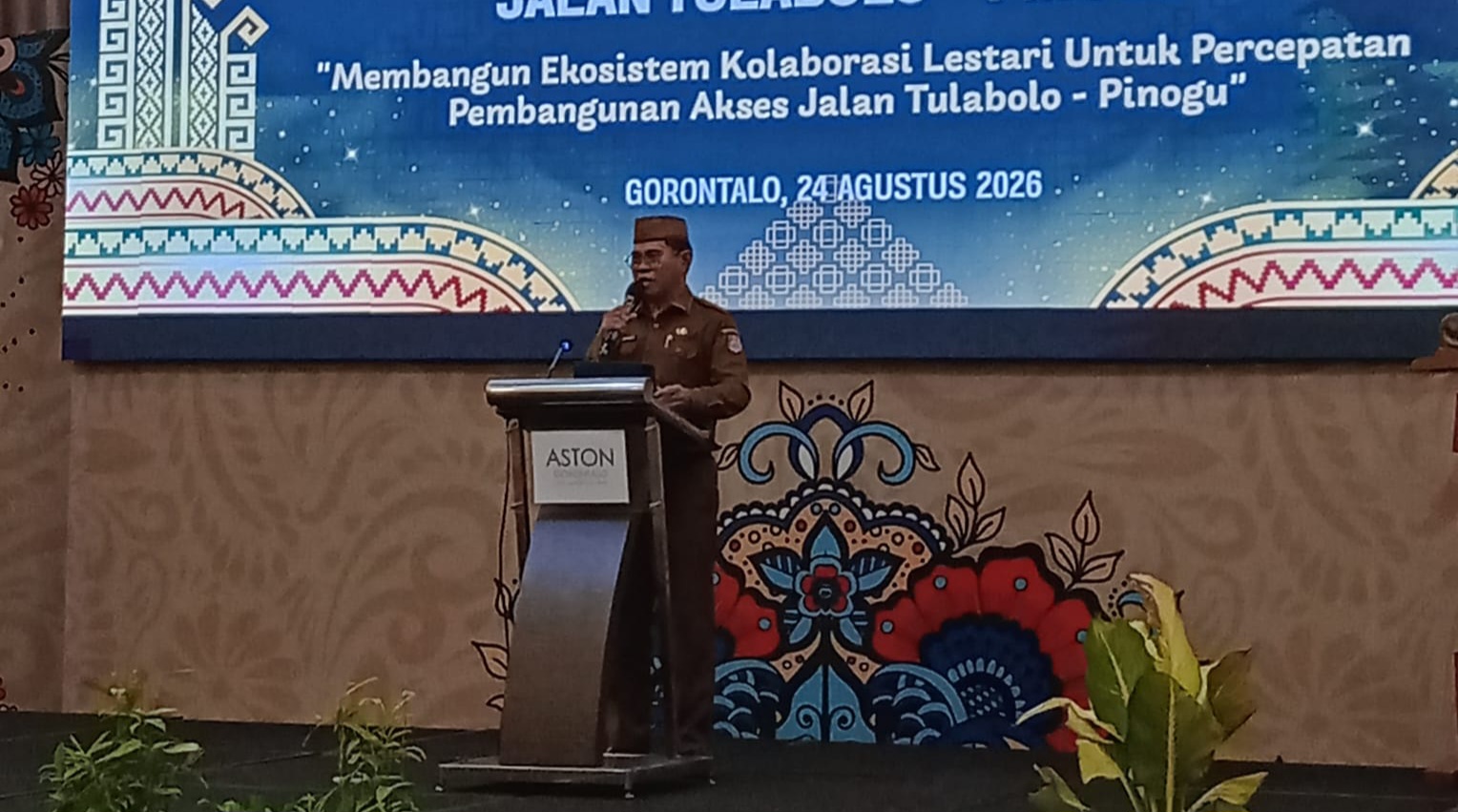 Sekda Bone Bolango Berikan Sambutan Pada Forum koordinasi percepatan akses Tulobolo - Pinogu