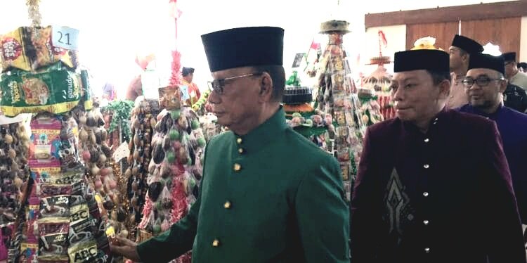 Bupati Ismet Mile dan Wakil Bupati Risman Tolingguhu Menghadiri Peringatan Maulid Nabi Muhammad SAW (Sumber Diskominfo)
