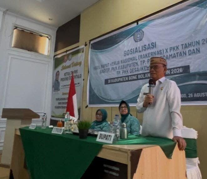 Bupati Bone Bolango Ismet Mile saat menghadiri Sosialisasi Hasil Rakernas X PKK Tahun 2025 bagi TP PKK Kabupaten, Kecamatan, Desa dan Kelurahan yang digelar TP PKK Provinsi Gorontalo di Aula Bappeda Litbang Bone Bolango, Rabu, 26 Agustus 2026.