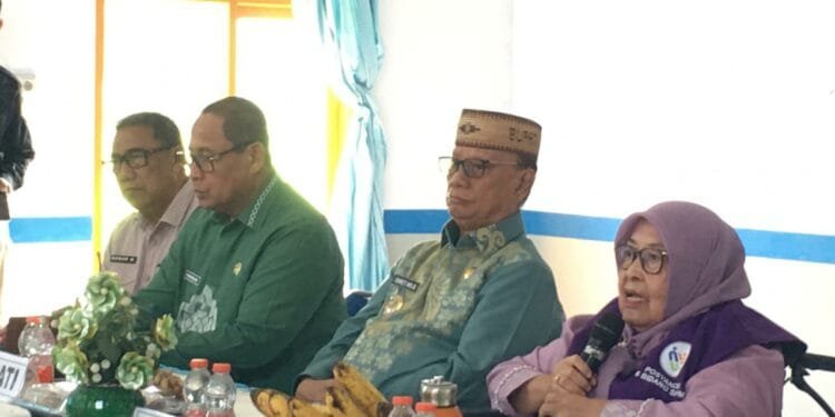 Ketua Tim Pembina Posyandu Kabupaten Bone Bolango, Ruwaida Ismet Mile, mendorong peran posyandu untuk memperluas perannya sebagai pintu masuk masyarakat dalam memperoleh berbagai layanan dasar