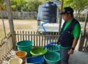 Yayasan Rakyat Tunas Indonesia Maju Distribusikan Air Bersih Kepada Warga Terdampak Kekeringan (Foto YR Tim)