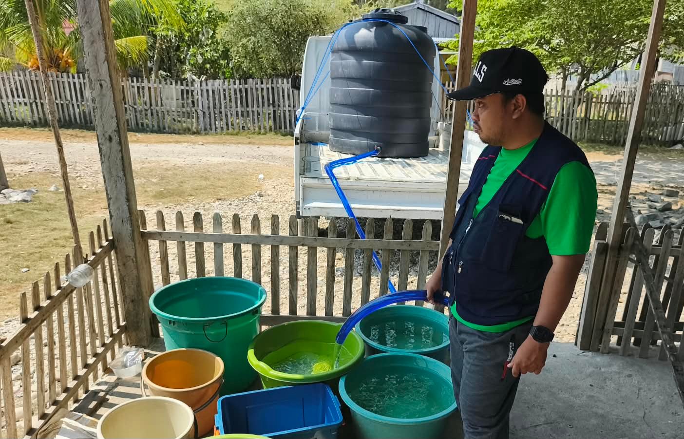 Yayasan Rakyat Tunas Indonesia Maju Distribusikan Air Bersih Kepada Warga Terdampak Kekeringan (Foto YR Tim)