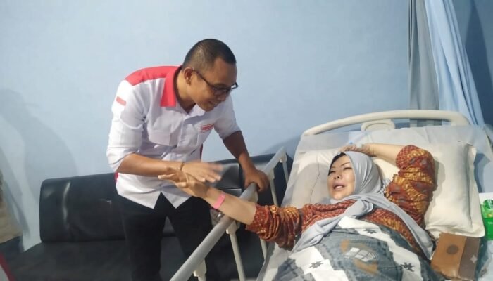 Jenguk Idah Syahidah, Wabup Lahmuddin Doakan Kesembuhan Wagub Gorontalo