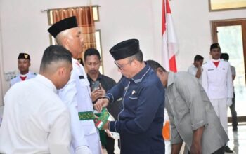 Wakil Bupati Boalemo, Lahmuddin Hambali Kukuhkan Pasukan Paskibraka Kabupaten Boalemo 2026. (Sumber Foto Prokopim Boalemo)