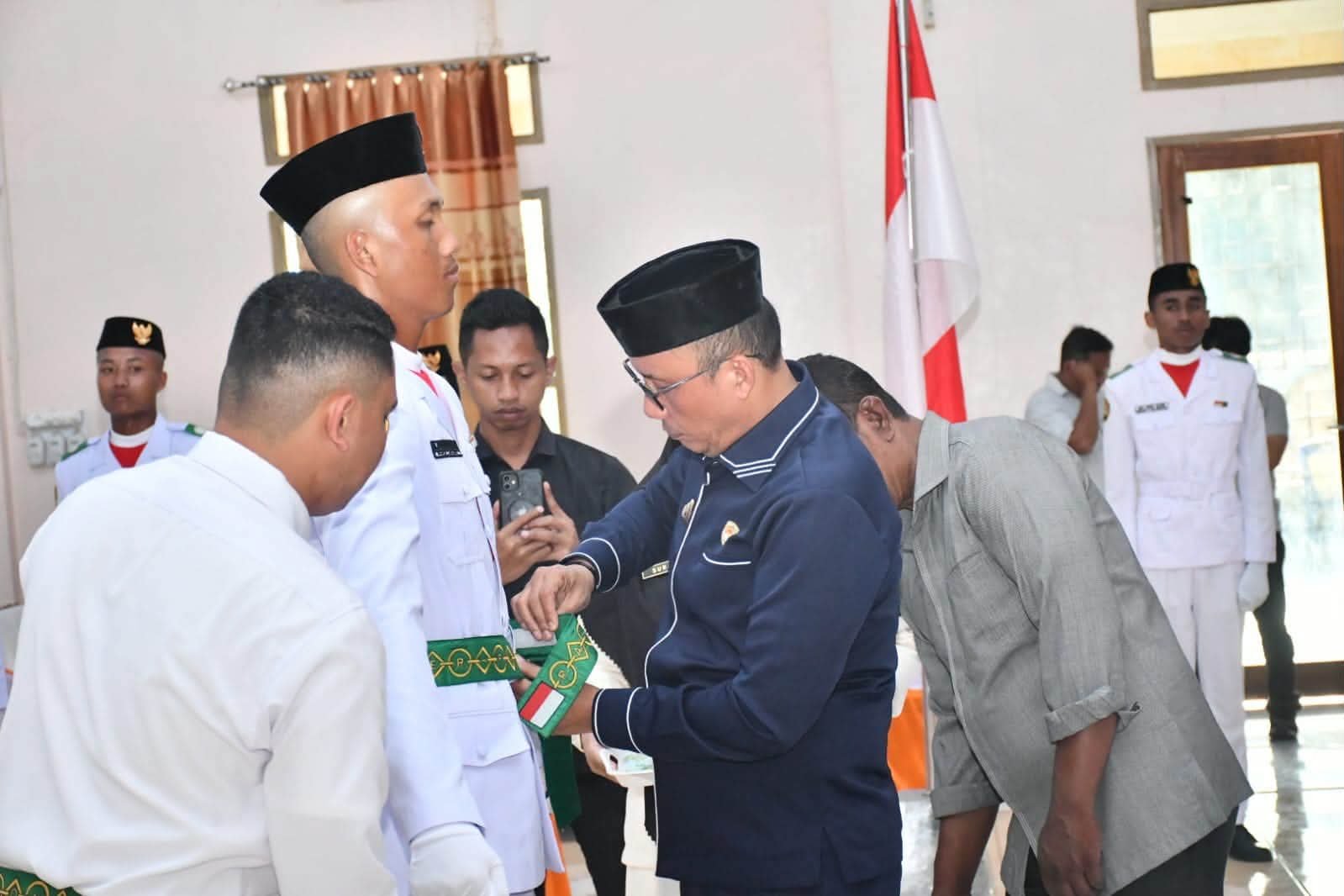 Wakil Bupati Boalemo, Lahmuddin Hambali Kukuhkan Pasukan Paskibraka Kabupaten Boalemo 2026. (Sumber Foto Prokopim Boalemo)