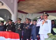Bupati Boalemo, Rum Pagau Saat Memimpin Upacara HUT RI ke-81. (Sumber Foto Prokopim Boalemo)