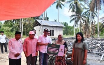 Wabup Boalemo Serahkan Bantuan Baznas untuk Korban Kebakaran di Desa Buti