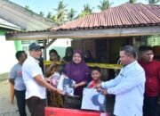 Pemkab Boalemo Salurkan Bantuan untuk Korban Kebakaran di Piloliyanga.(Sumber Foto Prokopim Boalemo)