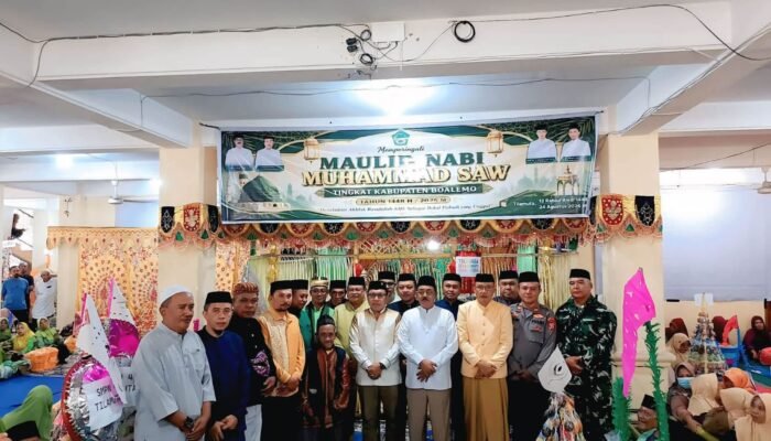 Hadiri Maulid di Masjid Baiturrahmah, Bupati Boalemo Ajak Warga Bangun Daerah