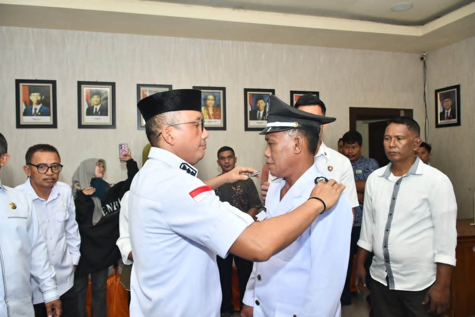 Wabup Boalemo Lantik Zainudin Ente sebagai Pj Kades Balate Jaya.(Foto Istimewa)