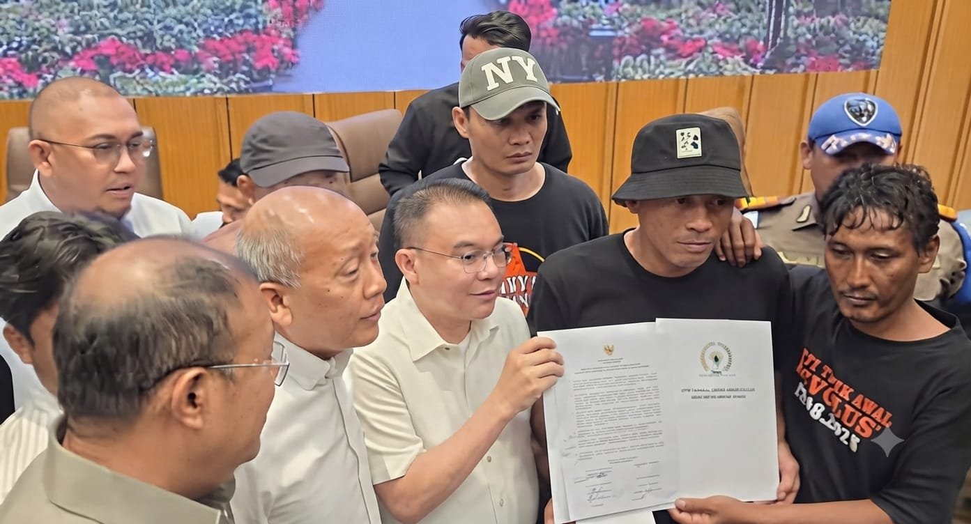 Ditagih Massa Aksi, Pimpinan DPR Teken Surat Siap Mundur Jika RUU Perampasan Aset Mangkrak.(Sumber Foto: CNN Indonesia)