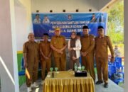 Gubernur Gorontalo Gusnar Ismail Salurkan Bantuan Pangan kepada Warga Bone Bolango