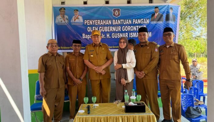 Warga Bone Bolango Terima Bantuan Pangan, Ismet Apresiasi Kepedulian Gubernur Gusnar