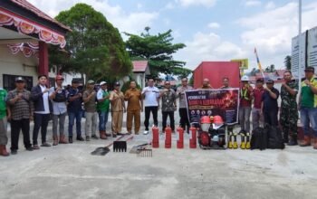 Foto Bersama PT Loka Indah Lestari, Forkopimcam Taluditi, Pemerintah Desa