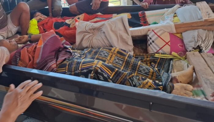 Eksavator Tergelincir di Tebing PETI Tomula, Tiga Penambang Alami Luka Serius