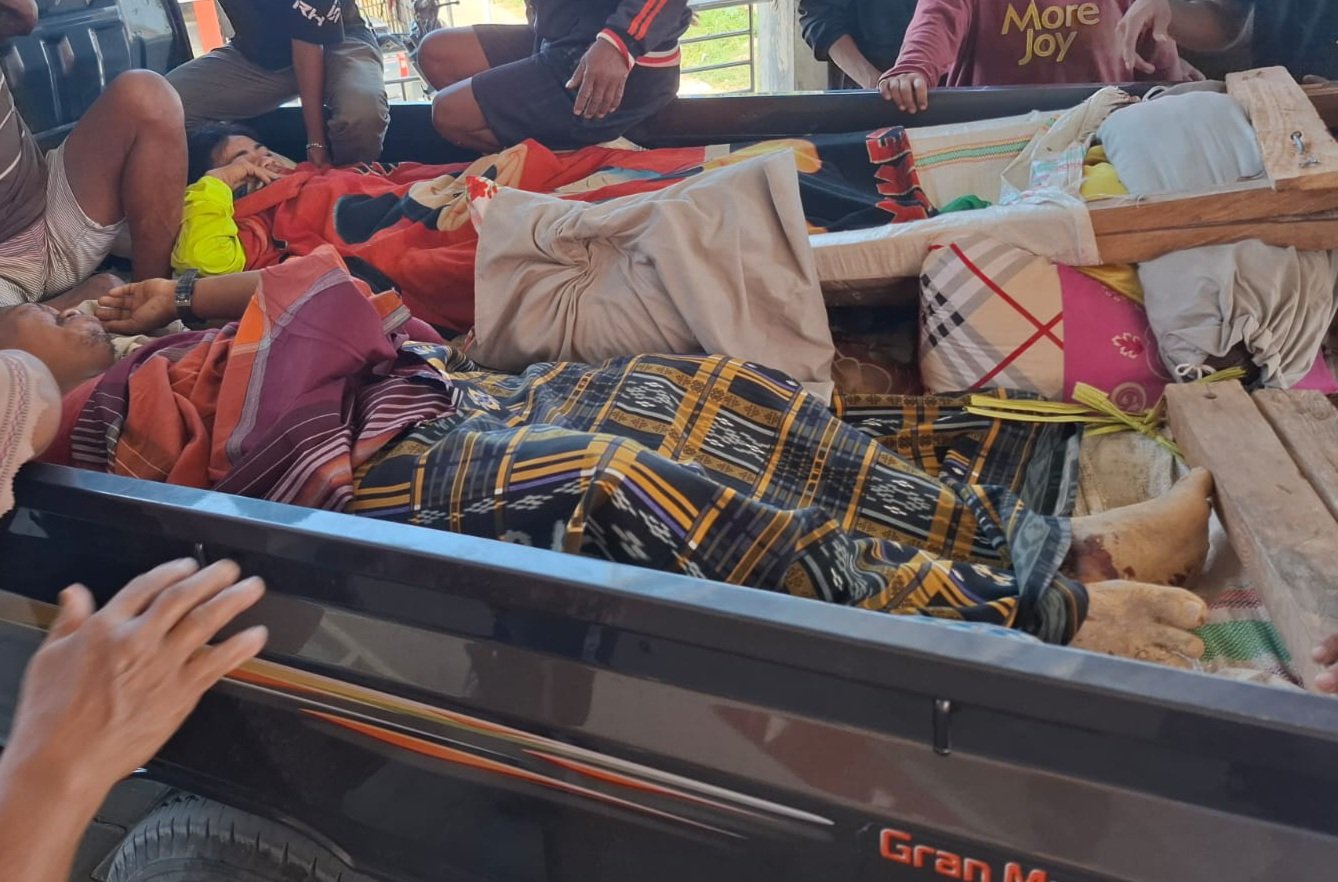 Penambang Pohuwato yang Alami Kecelakaan Dilarikan ke Rumah Sakit dengan Menggunakan Mobil Bak Terbuka