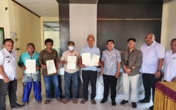 Manajemen BJA Group dan Kantor Pertanahan Pohuwato Serahkan Sertifikat Tanah Kepada warga penerima manfaat