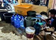 Hingga Larut Malam, YR TIM Tetap Distribusikan Air Bersih Kepada Warga Terdampak Kemarau Panjang di Pohuwato