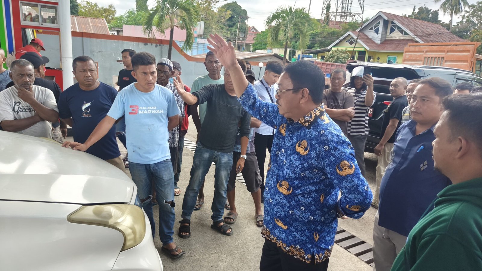 Antrean Panjang BBM, Bupati Rum Pagau Tertibkan SPBU Lamu.(Foto Istimewa)