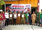 Foto Bersama Camat Taluditi, Kapolsek Taluditi, Danramil Marisa-Taluditi, PT. LIL, BSG, Koperasi Sawit Taluditi Sukses, dan pemerintah Desa pada Posko Karhutla di Polsek Taluditi