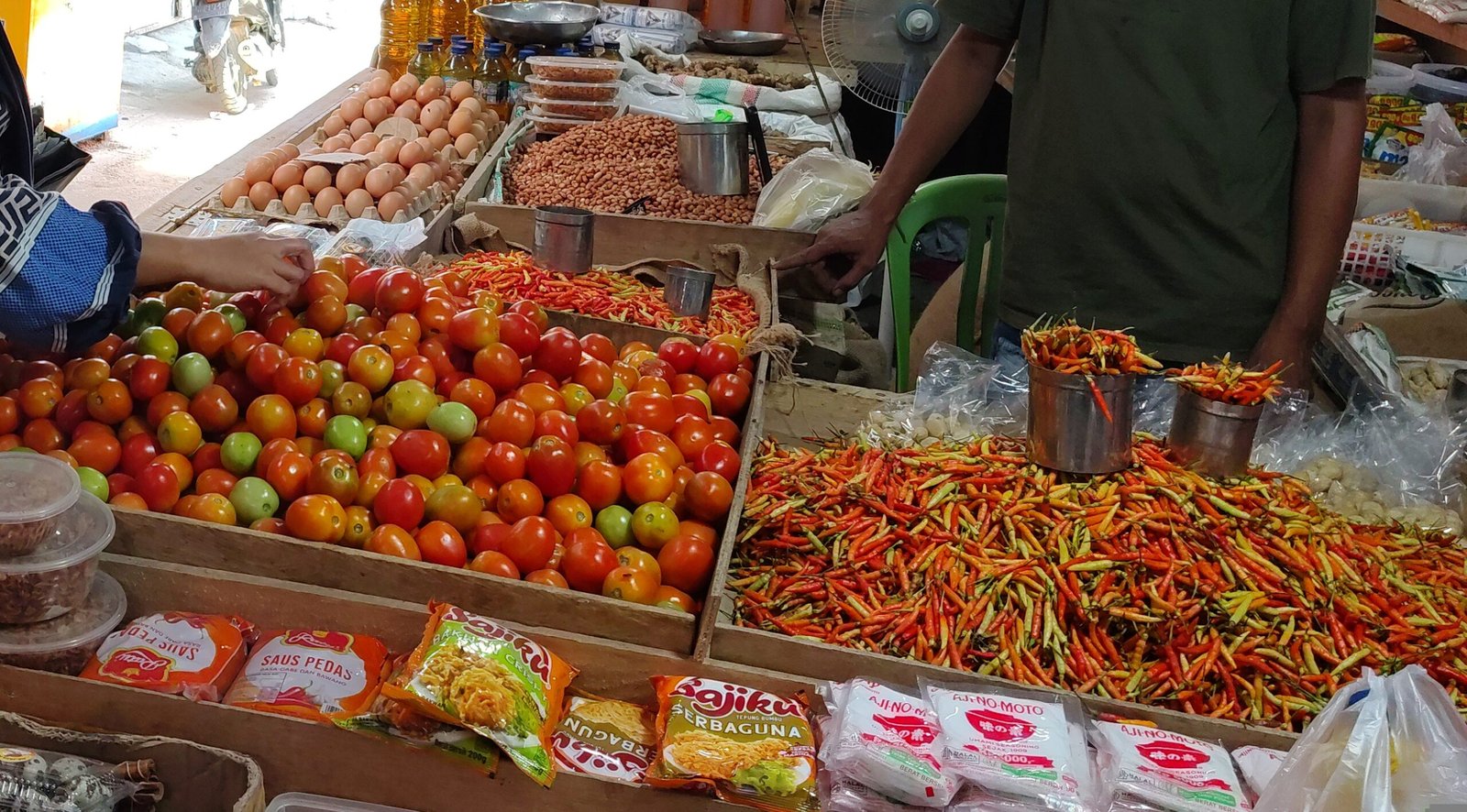 Kebutuhan Pokok yang Dijual Pedagang di Pasar Marisa, Pohuwato