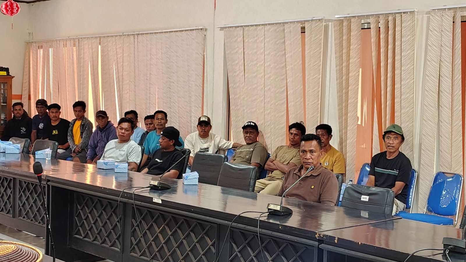 Tuntut Ganti Rugi, puluhan penambang mendatangi Kantor DPRD Pohuwato, Senin, 14 September 2026