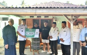 Ringankan Beban Warga, Pemkab Boalemo dan Baznas Bantu Korban Kebakaran Piloliyanga.(Foto Istimewa)