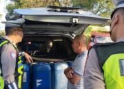 Gelagat Mencurigakan, Mobil Pelat Palsu Muat 22 Jeriken Solar Ditilang