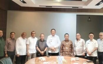 Asisten III Bidang Administrasi dan Keuangan Ichsan Budiman Wantogia bersama Tenaga Ahli Bupati Muh. Zamroni Mile menghadiri Audiensi Pemerintah Provinsi Gorontalo bersama Dirjen Minerba Kementerian Energi dan Sumber Daya Mineral.(Foto Istimewa)