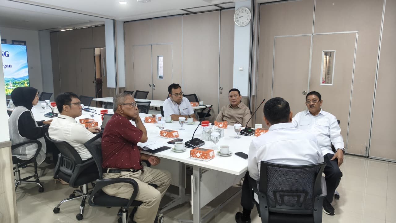 Kunker ke OJK Sulutgo, Bupati Rum Pagau Perkuat Sektor Peternakan dan Pendidikan.(Foto: Pei)