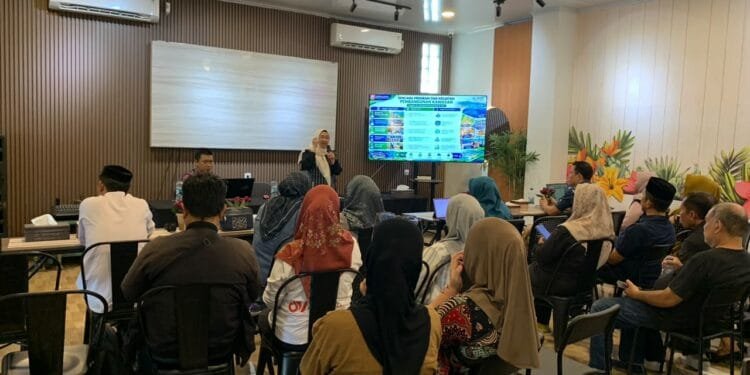 Kepala Bappeda Litbang Bone Bolango, Sri Mulyani saat Sosialisasi Rencana Pembangunan Kawasan Perdesaan di Naffil Cafe dan Resto, Jumat, 2 Oktober 2026 (Foto Diskominfo)