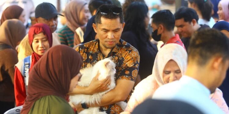 Masyarakat Antusias melakukan pemeriksaan rabies dan pemeriksaan kesehatan gratis dalam rangka peringatan hari karantina yang digelar di Kawasan Danau Perintis, Bone Bolango, Jumat, 2 Oktober 2026. (Foto Diskominfo)