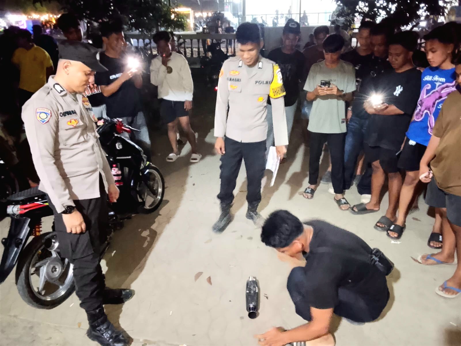 Pengguna Knalpot Brong Hancurkan di Tempat Knalpot Tidak Sesuai Standar