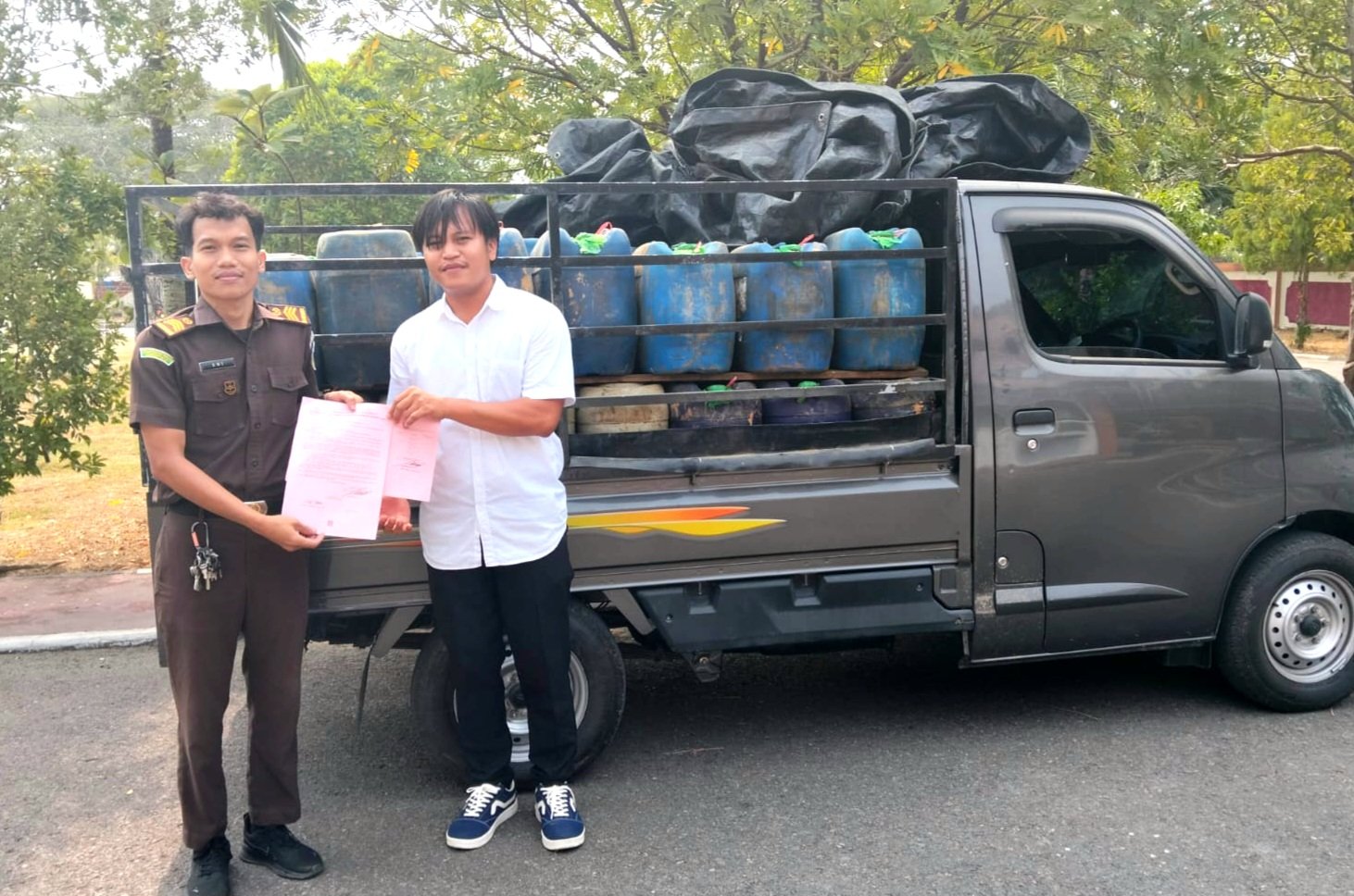 Polres Pohuwato Serahkan Tersangka Penyalahgunaan BBN dan Barang Bukti ke Kejaksaan Negeri Pohuwato (Foto Humas Polres)