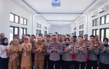 sosialisasi sekaligus aktivasi IKD bagi seluruh personel Bhabinkamtibmas Polres Bone Bolango di Aula Polres Bone Bolango, Senin, 5 Oktober 2026.