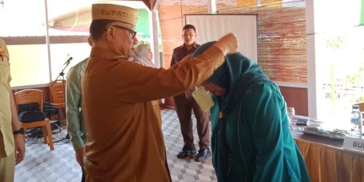 Bupati Bone Bolango Ismet Mile menghadiri Bimtek yang Digelar PKK Botu Pingge